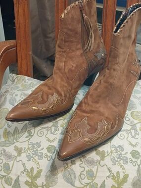 ANTONIO MELANI 8M Brown Suede Western Ankle Boots - Women's Stylish Pointed Toe.